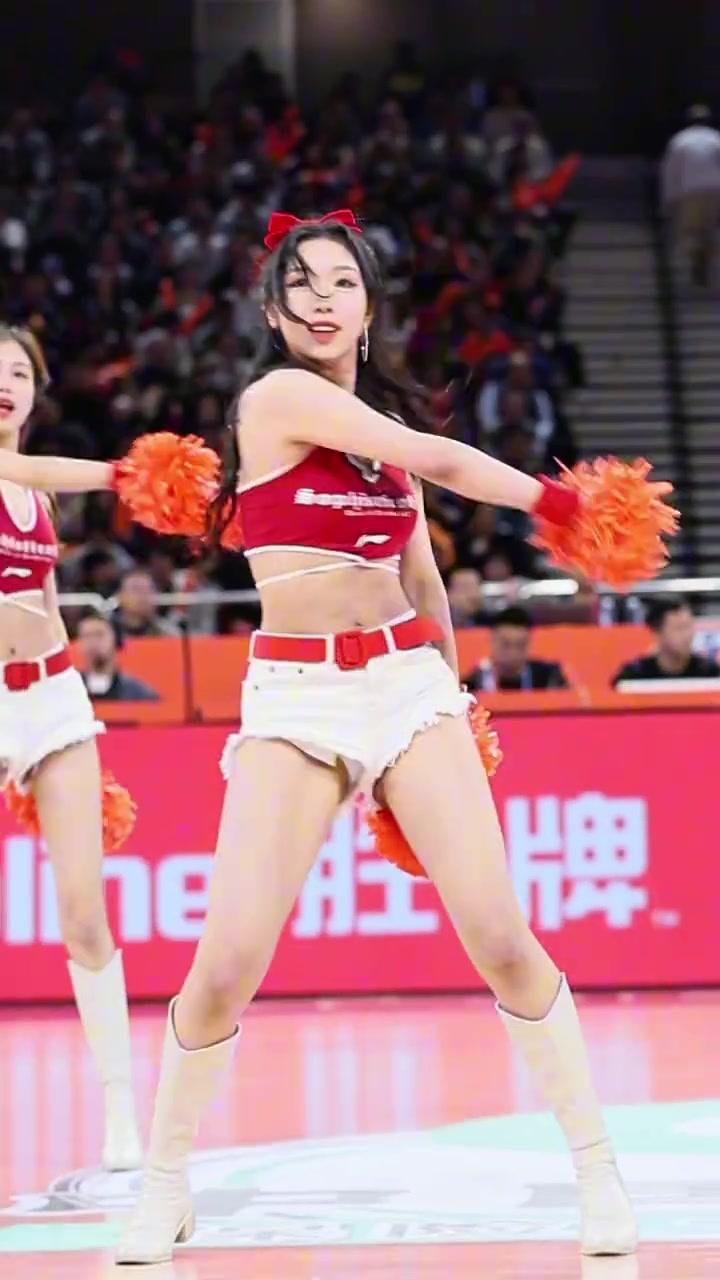 😍上海男篮主场啦啦队晒舞蹈视频：常规赛收官战 大家晚上见啦