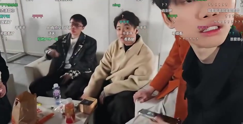 斗鱼一哥有事是真上！AJ多次贴脸开团Doinb遭反杀：敢不敢发地址？