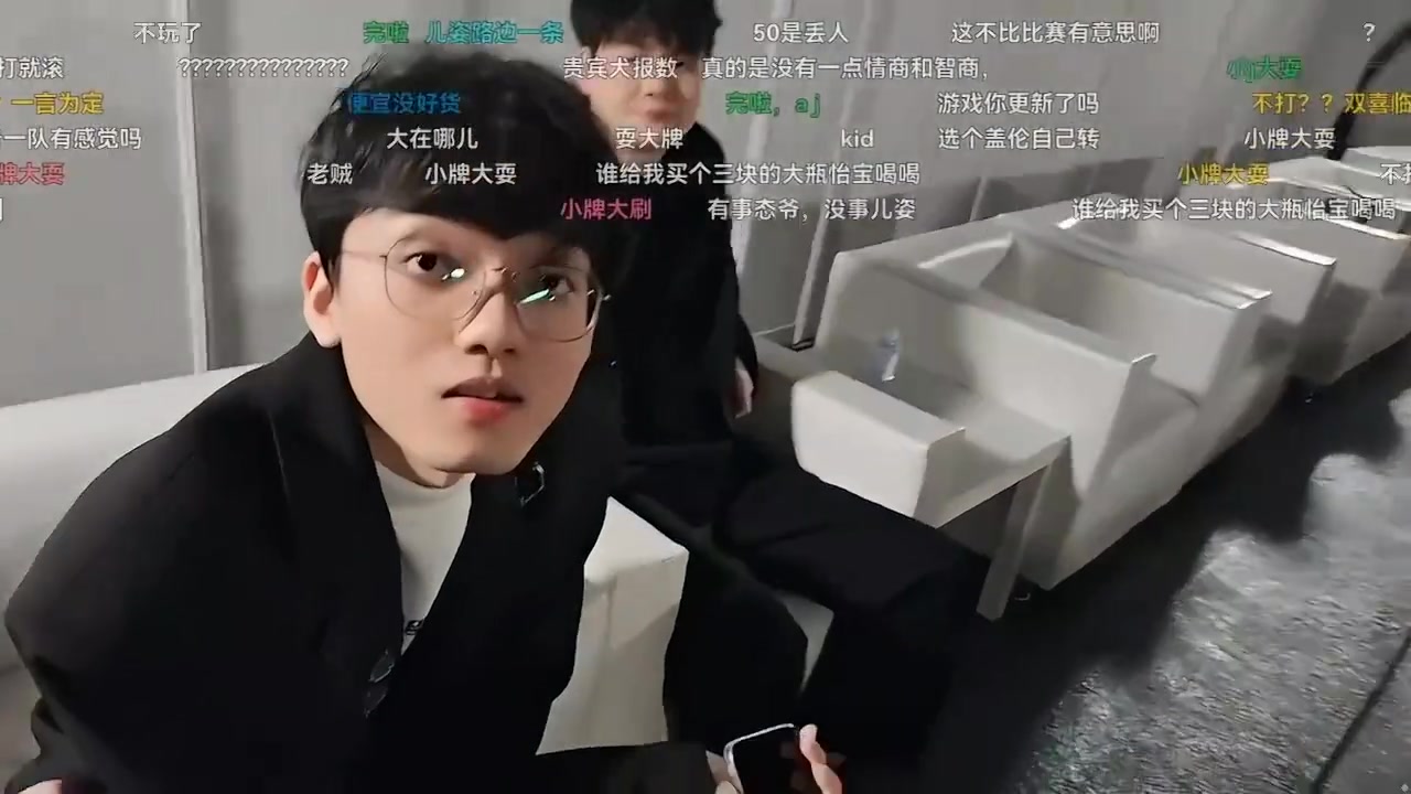 直播搞事？AJ与Yuyanjia线下握手 当得知其为斗鱼主播后 立马擦手