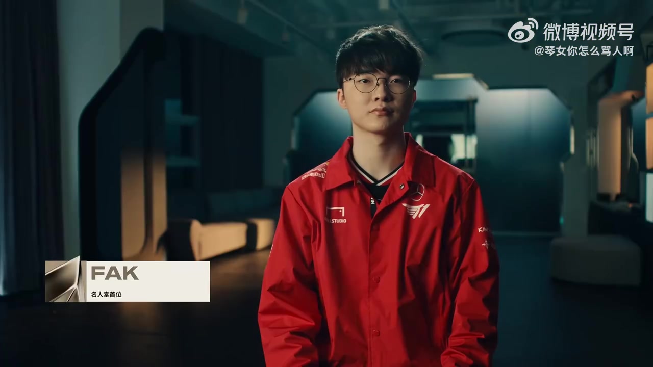 Faker接受名人堂访谈："我非常尊重Uzi选手，我认为他是传奇👍"